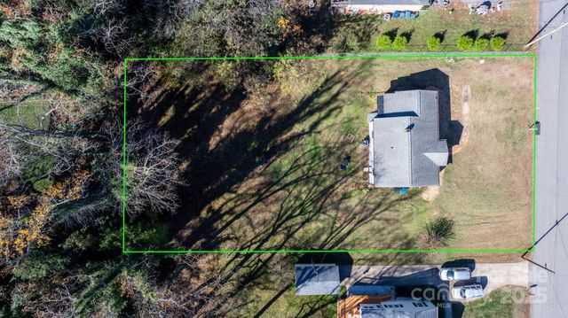 204 22nd Avenue NE, Hickory, NC 28601