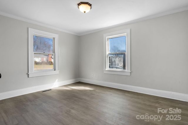 204 22nd Avenue NE, Hickory, NC 28601