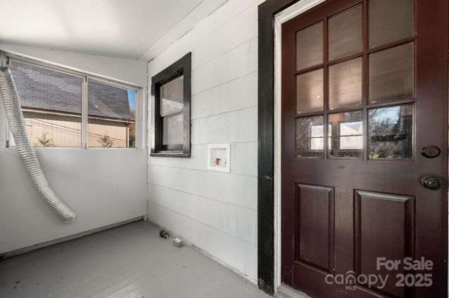 204 22nd Avenue NE, Hickory, NC 28601