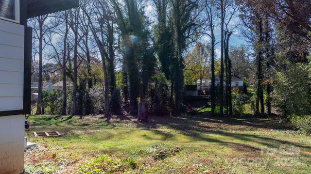 204 22nd Avenue NE, Hickory, NC 28601