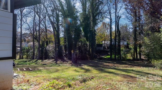 204 22nd Avenue NE, Hickory, NC 28601