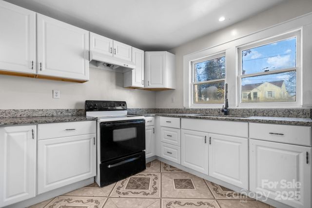 204 22nd Avenue NE, Hickory, NC 28601