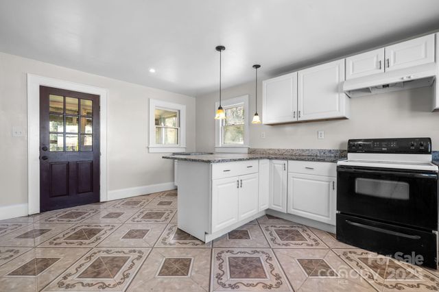 204 22nd Avenue NE, Hickory, NC 28601