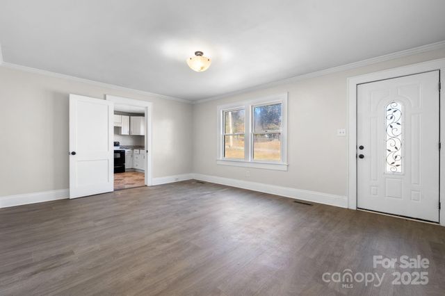 204 22nd Avenue NE, Hickory, NC 28601