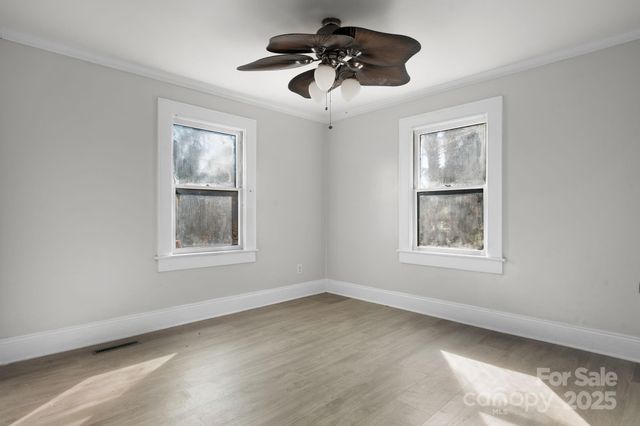 204 22nd Avenue NE, Hickory, NC 28601