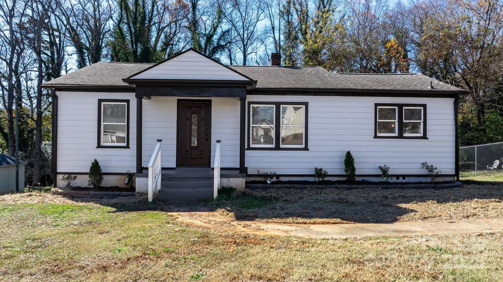 204 22nd Avenue NE, Hickory, NC 28601