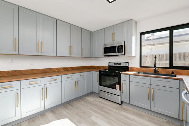 8667 Cetus Rd, San Diego, CA 92126