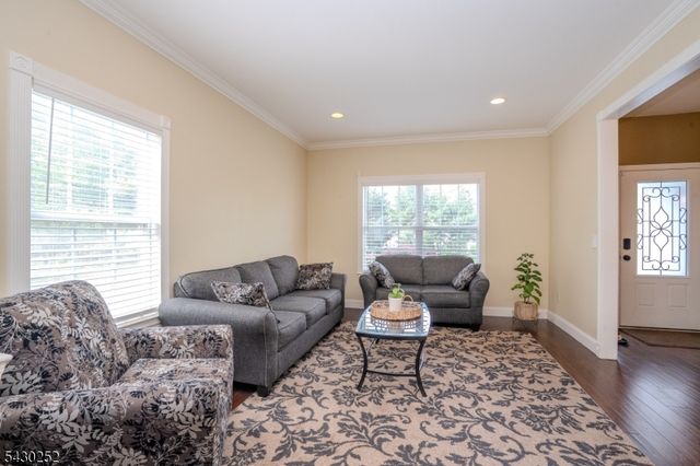 2 Danberry Ln, Bridgewater Twp., NJ 08807