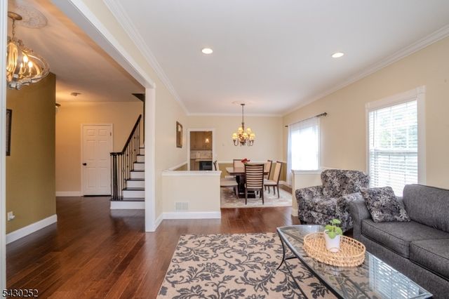 2 Danberry Ln, Bridgewater Twp., NJ 08807
