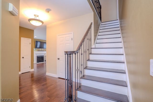 2 Danberry Ln, Bridgewater Twp., NJ 08807