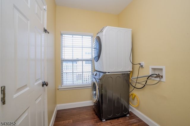 2 Danberry Ln, Bridgewater Twp., NJ 08807