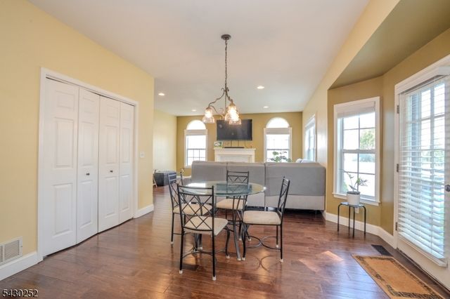 2 Danberry Ln, Bridgewater Twp., NJ 08807