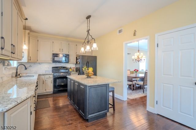2 Danberry Ln, Bridgewater Twp., NJ 08807