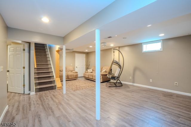 2 Danberry Ln, Bridgewater Twp., NJ 08807