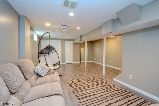 2 Danberry Ln, Bridgewater Twp., NJ 08807