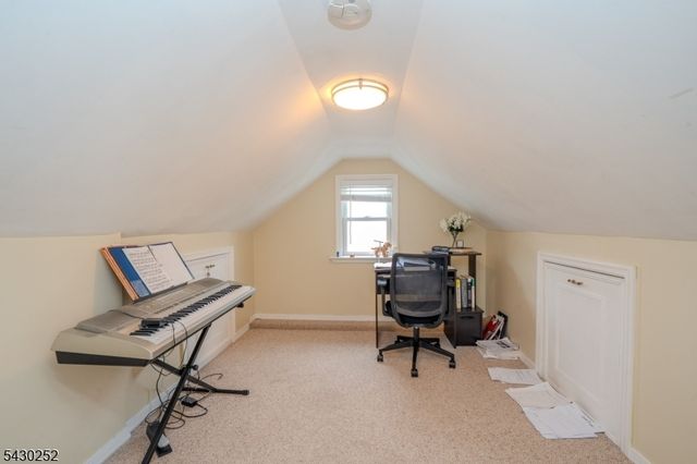 2 Danberry Ln, Bridgewater Twp., NJ 08807