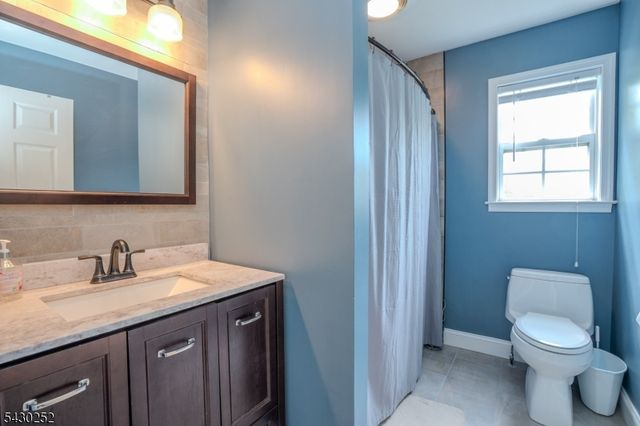 2 Danberry Ln, Bridgewater Twp., NJ 08807