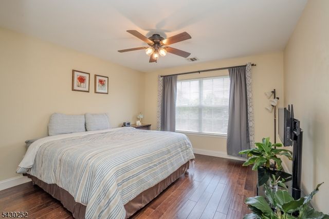2 Danberry Ln, Bridgewater Twp., NJ 08807