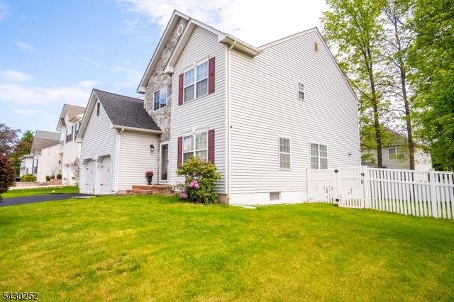 2 Danberry Ln, Bridgewater Twp., NJ 08807