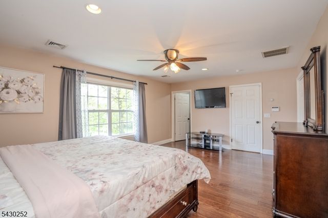 2 Danberry Ln, Bridgewater Twp., NJ 08807