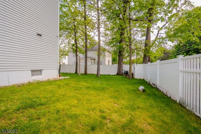 2 Danberry Ln, Bridgewater Twp., NJ 08807