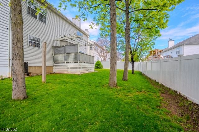 2 Danberry Ln, Bridgewater Twp., NJ 08807