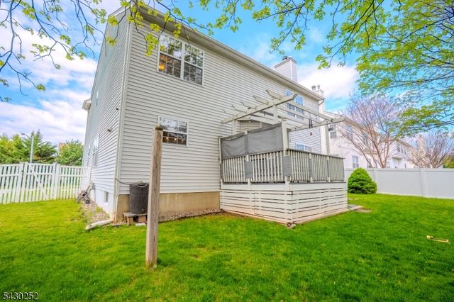 2 Danberry Ln, Bridgewater Twp., NJ 08807
