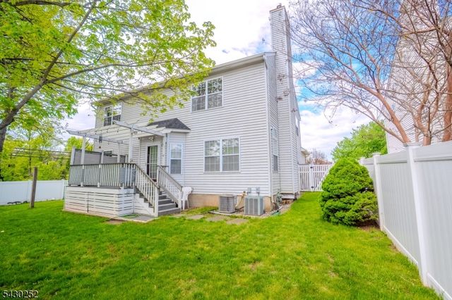 2 Danberry Ln, Bridgewater Twp., NJ 08807