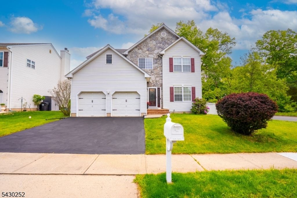 2 Danberry Ln, Bridgewater Twp., NJ 08807