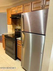 16 Pine Cluster Circle H, Manalapan, NJ 07726