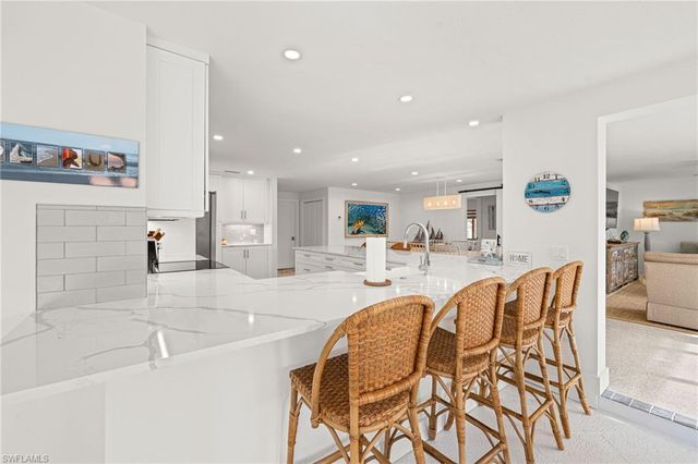 979 Whelk DR, Sanibel, FL 33957