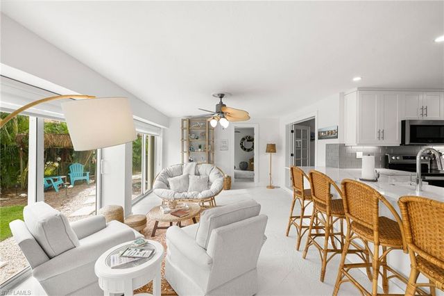 979 Whelk DR, Sanibel, FL 33957