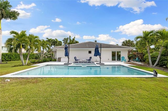 979 Whelk DR, Sanibel, FL 33957