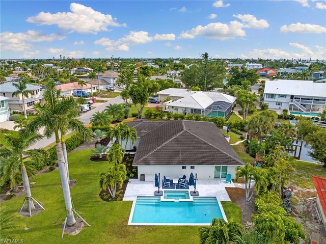 979 Whelk DR, Sanibel, FL 33957