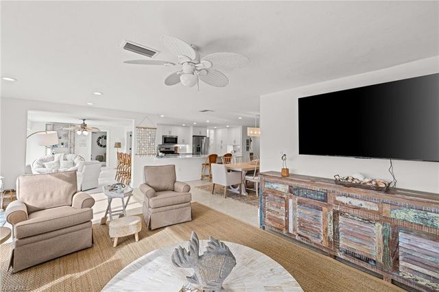 979 Whelk DR, Sanibel, FL 33957