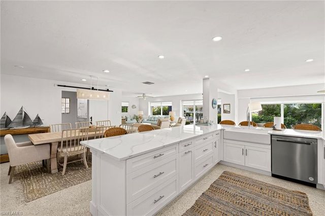 979 Whelk DR, Sanibel, FL 33957