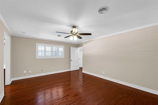 37 Colony Park Circle, Galveston, TX 77551