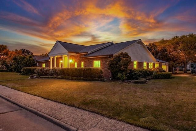 37 Colony Park Circle, Galveston, TX 77551