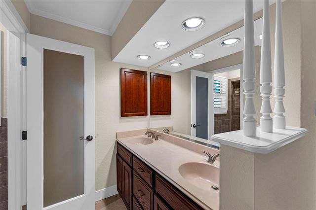 37 Colony Park Circle, Galveston, TX 77551