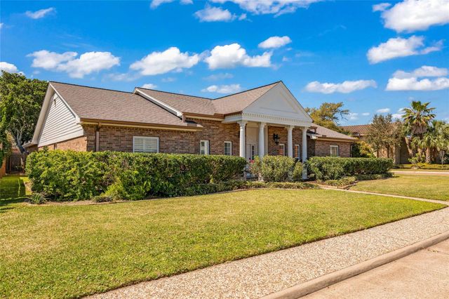 37 Colony Park Circle, Galveston, TX 77551