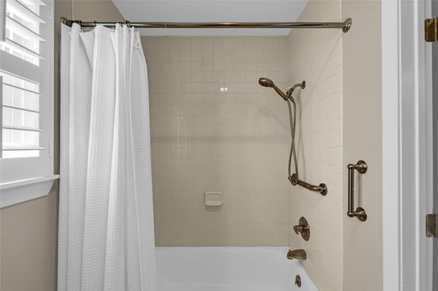 37 Colony Park Circle, Galveston, TX 77551