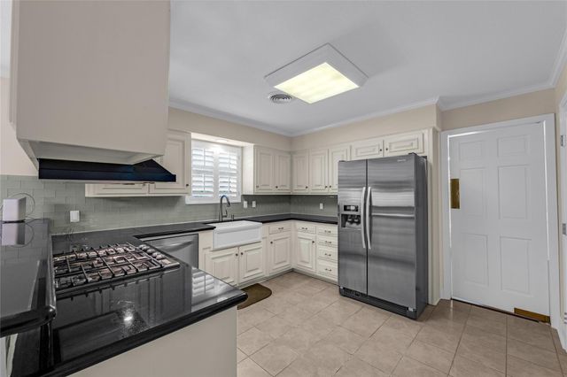 37 Colony Park Circle, Galveston, TX 77551