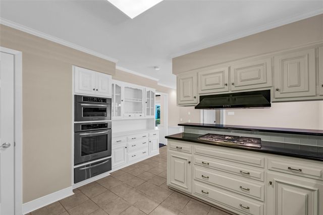 37 Colony Park Circle, Galveston, TX 77551