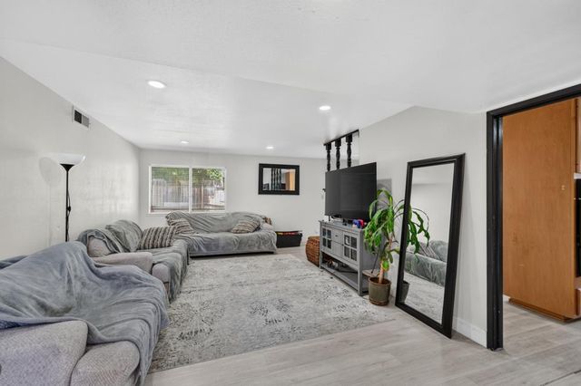 2615 Water Tree Way, Sacramento, CA 95826