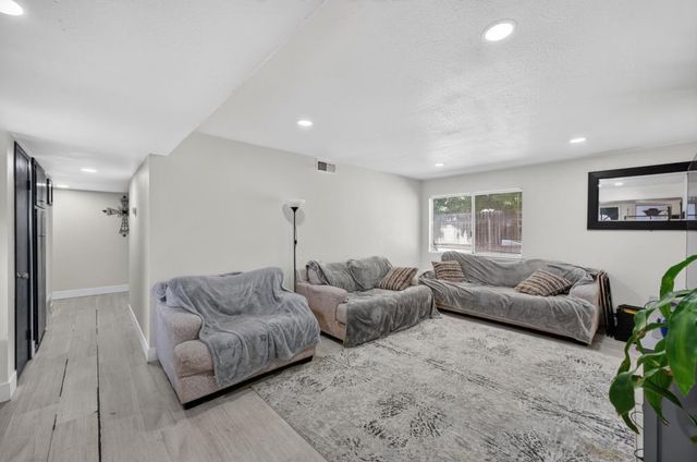 2615 Water Tree Way, Sacramento, CA 95826