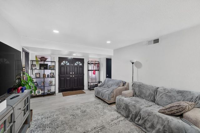 2615 Water Tree Way, Sacramento, CA 95826