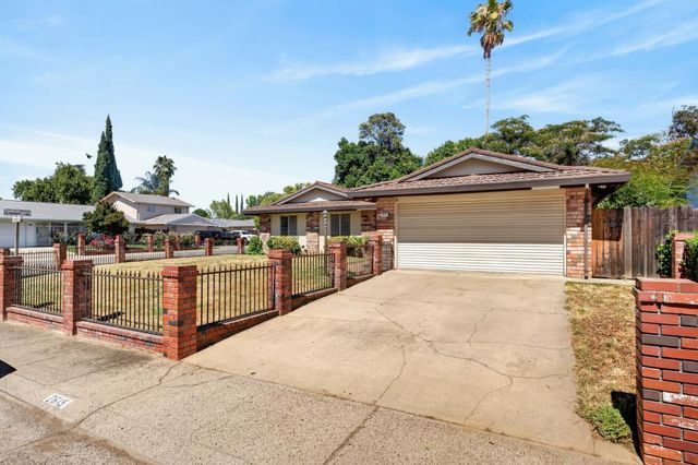 2615 Water Tree Way, Sacramento, CA 95826