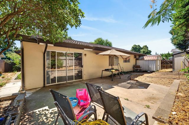 2615 Water Tree Way, Sacramento, CA 95826