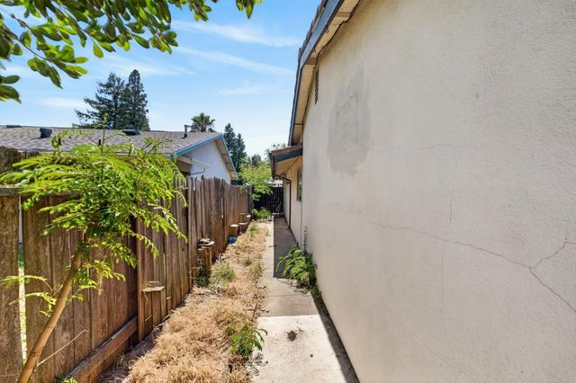2615 Water Tree Way, Sacramento, CA 95826
