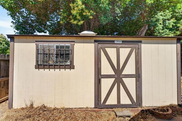 2615 Water Tree Way, Sacramento, CA 95826